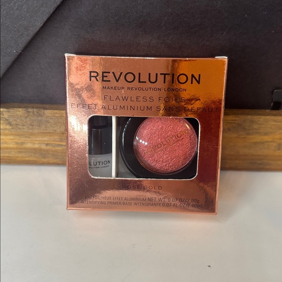 Makeup Revolution Flawless Foils in Rose Gold - Picture 1 of 1